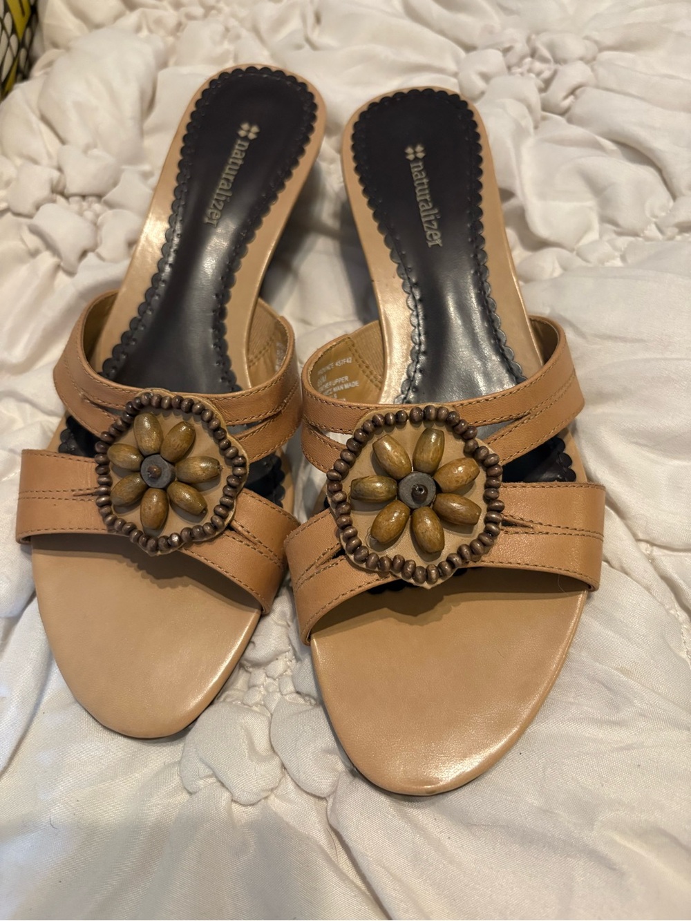 Naturalizer Tan Leather Beaded Flower Slide Mules summer sandals adorbs!
